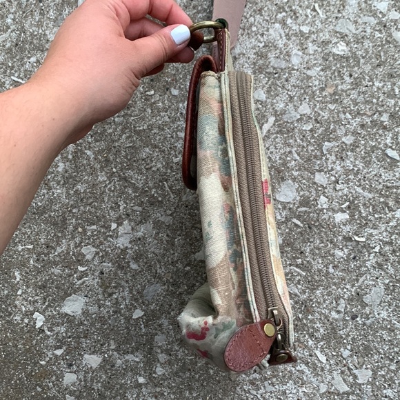 Fossil | 0.59 Original Premium Bag Muted Floral Canvas & Leather Crossbody Bag - Picture 6 of 10